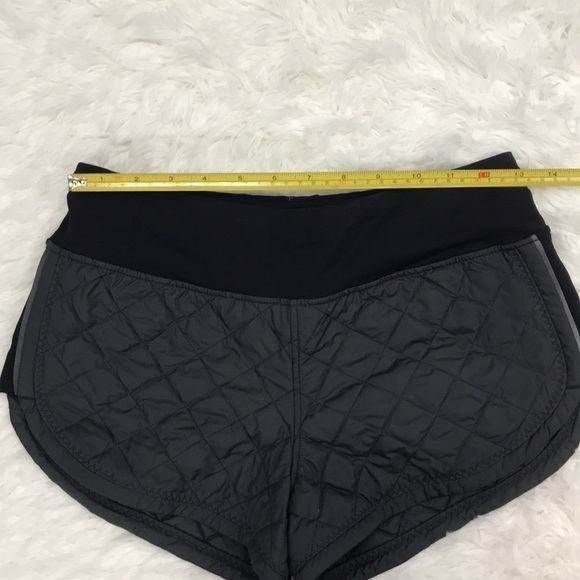Lululemon Hot Cheeks Short Black - Picture 2 of 7
